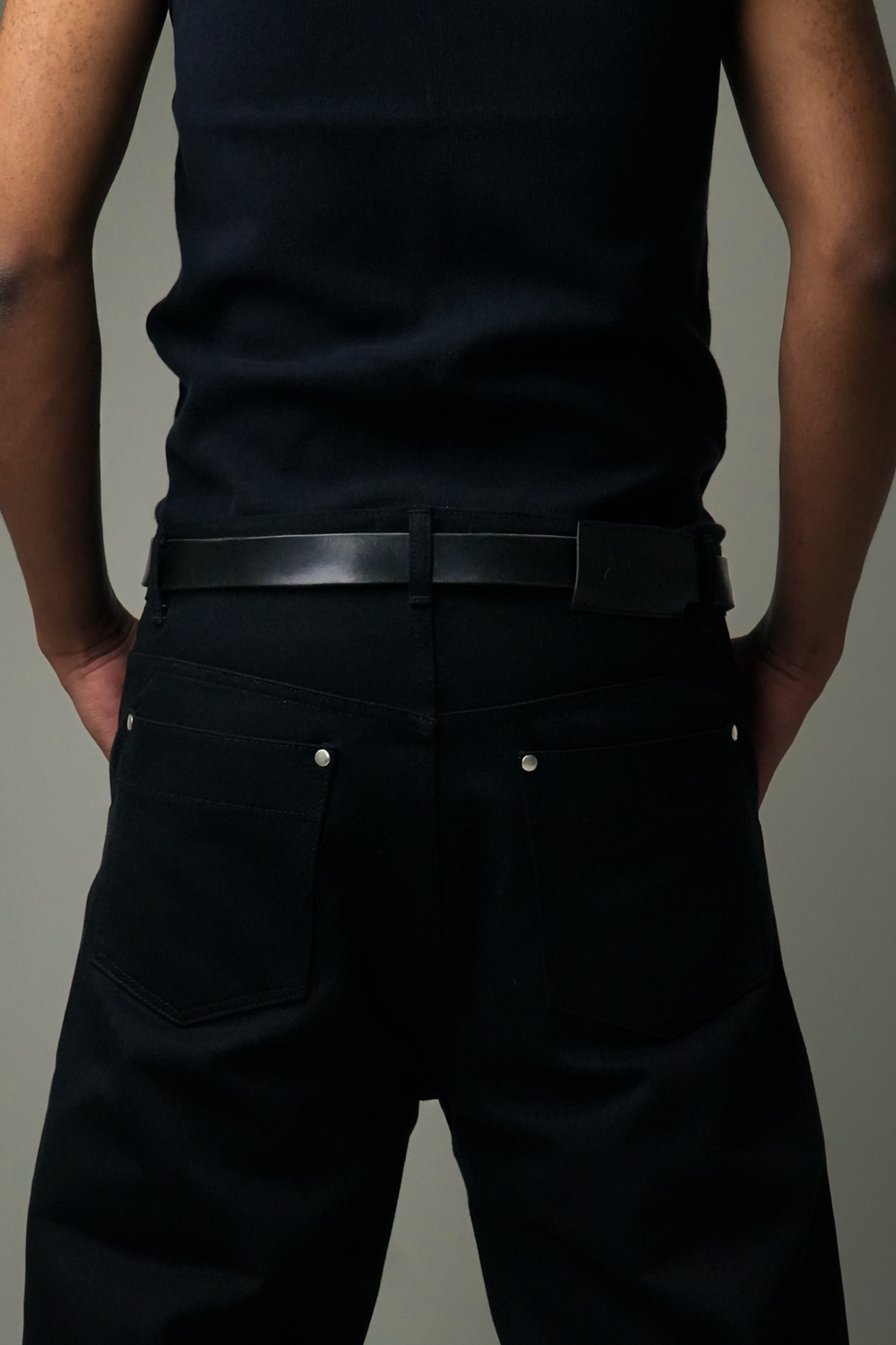 TWIST AGING BLACK DENIM PANTS